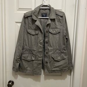 Abercrombie and Fitch Utility Jacket
Size L
100% cotton (see tag)
Gray pre-owned